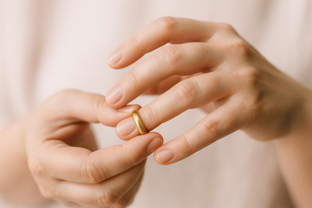 Pregnancy & Rings: How to Handle Swollen Fingers Without Resizing Your Wedding Band