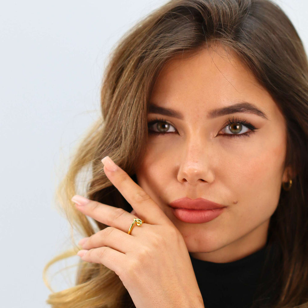 Dainty Knot Silver Resizable Ring by Satinski