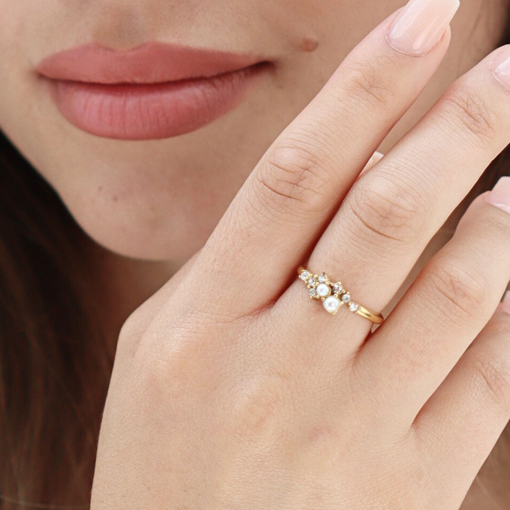 Irregular pearl crystal resizable ring by Satinski