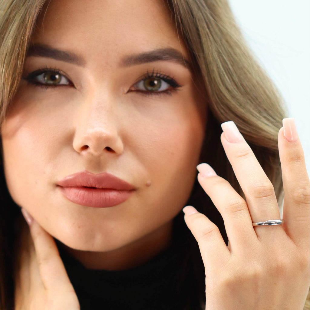 Allring Edge adjustable white gold stacking ring for women, top view