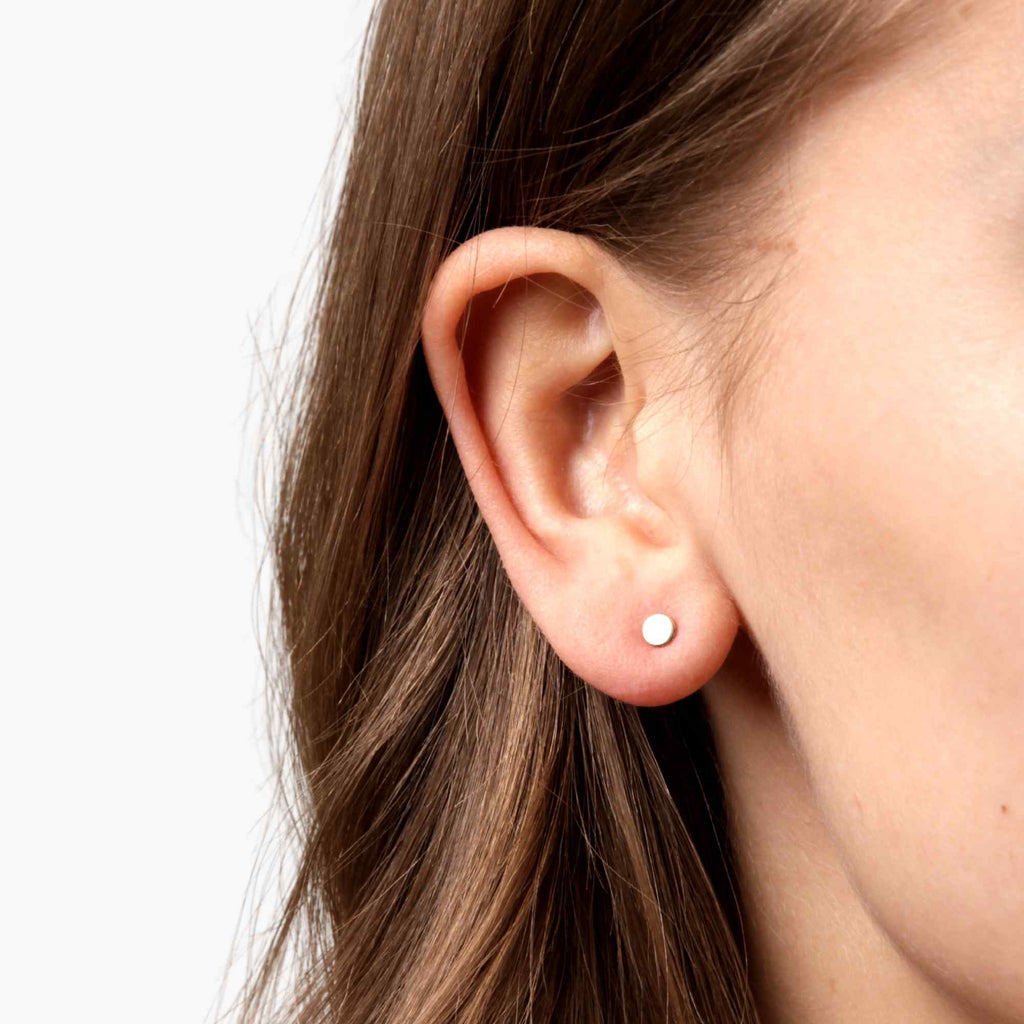 Satinski 14K gold round circle plain stud earrings