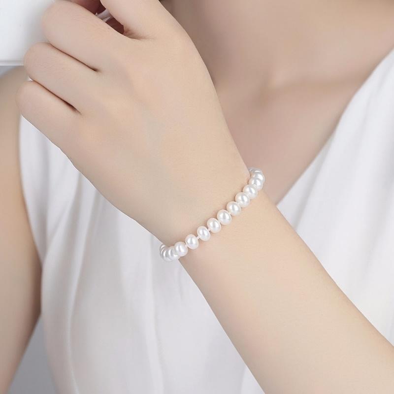 Satinski freshwater pearl bracelet